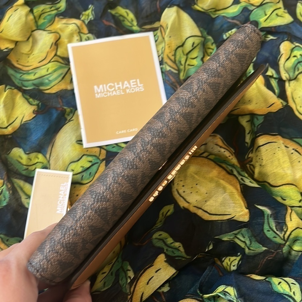 Brand New Michael Kors Brown Acorn Large Trifold Wallet Snap Close Organizer - Picture 10 of 16